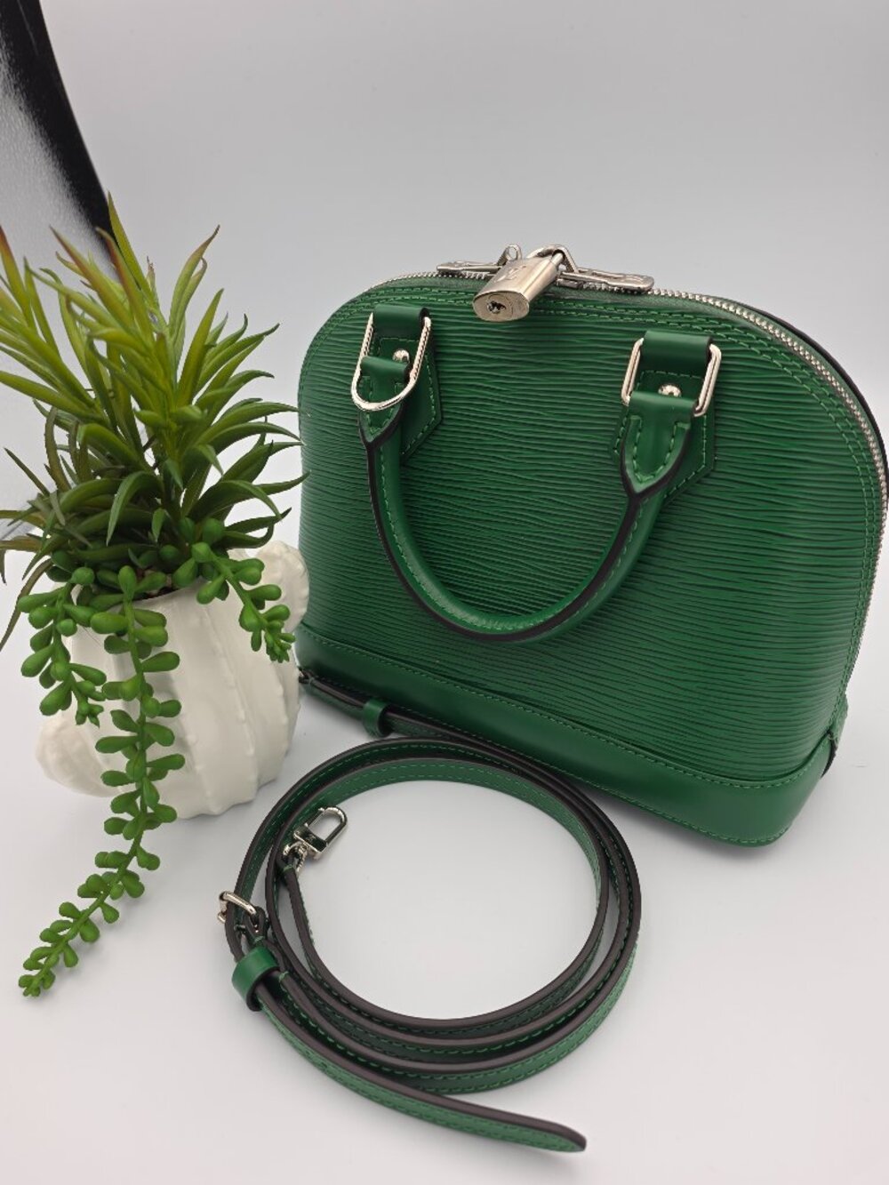 Louis Vuitton Alma Bag – Green (Like New)